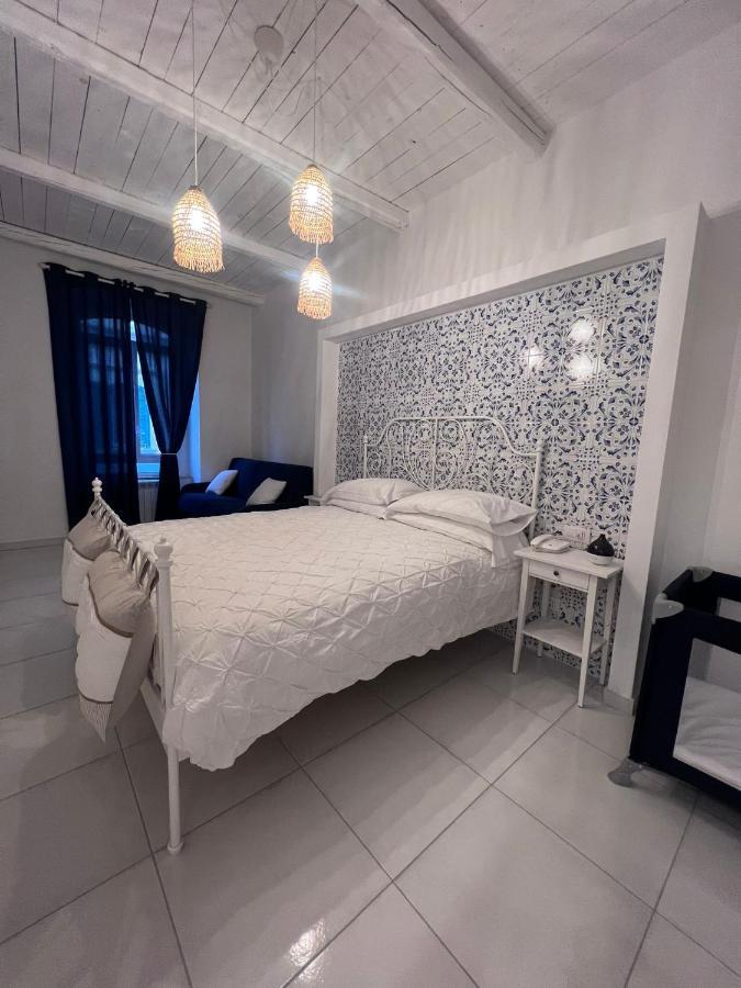 נאפולי Donna Luisella B&B מראה חיצוני תמונה